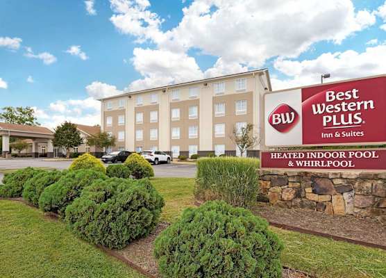 Best Western Plus Crossroads Inn & Suites 1