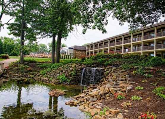 Fourwinds Lakeside Inn & Marina 1