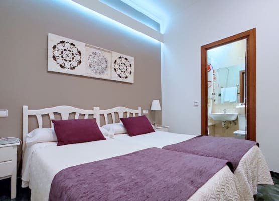 Hostal Bruña Paseo del Prado 1