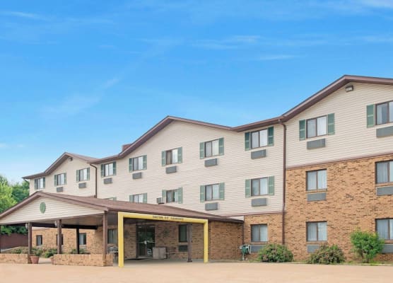 Super 8 by Wyndham St. Clair MO 1