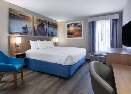 Days Inn & Suites by Wyndham Commerce 1