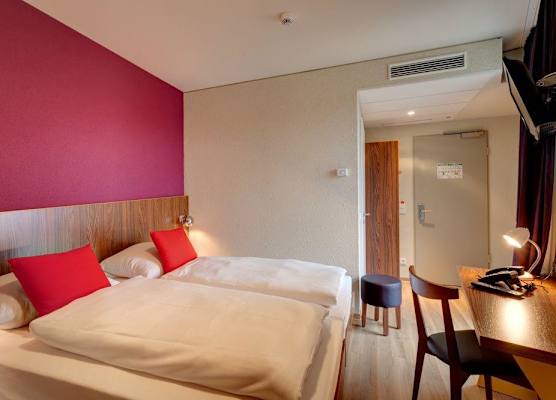 MEININGER Hotel Frankfurt Main / Airport 1