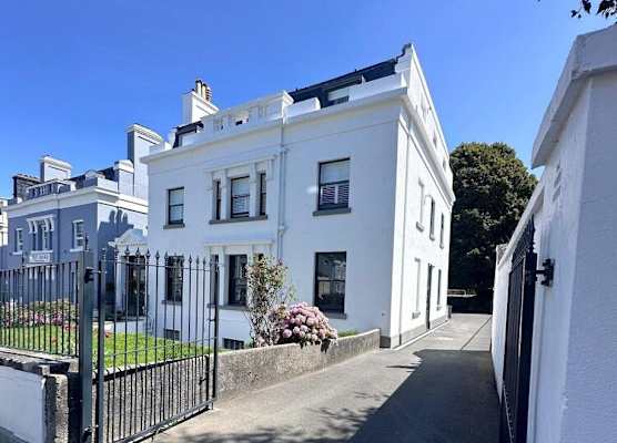 Huge spacious 8 bed luxury villa 1