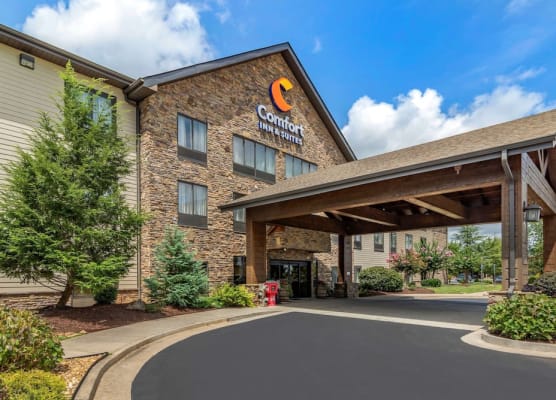 Comfort Inn & Suites Blue Ridge 1