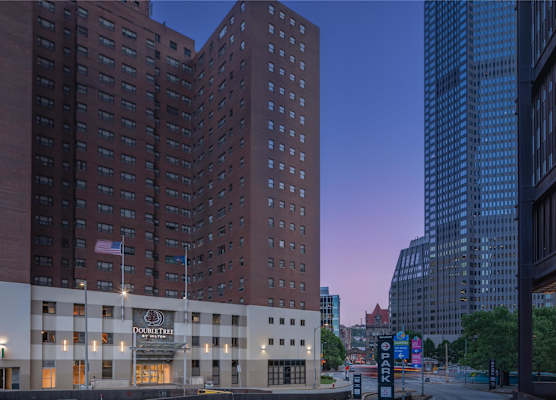 DoubleTree by Hilton Hotel & Suites Pittsburgh Downtown 1