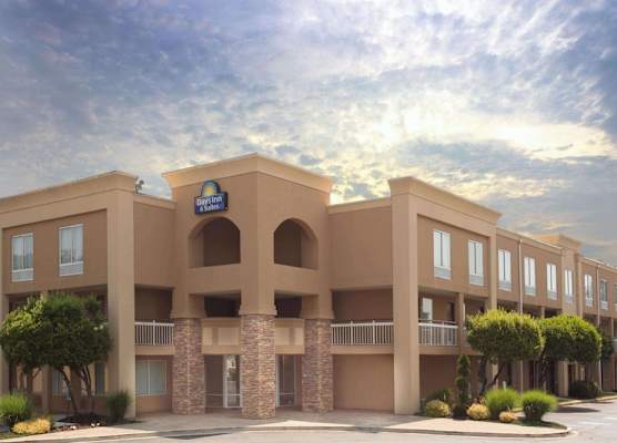 Days Inn by Wyndham Greenville 1