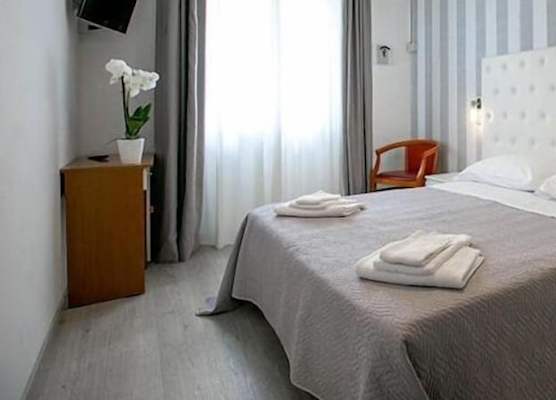 Hotel La Perla Rimini 1