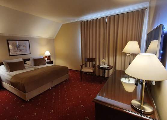 GARDEN Club - Hotel & Restaurant - FREE Outdoor Pool & Parking 1