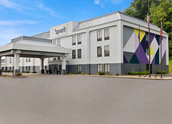 Spark By Hilton Newcomerstown 1