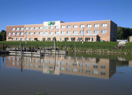 Holiday Inn Express & Suites PORT HURON by IHG 1