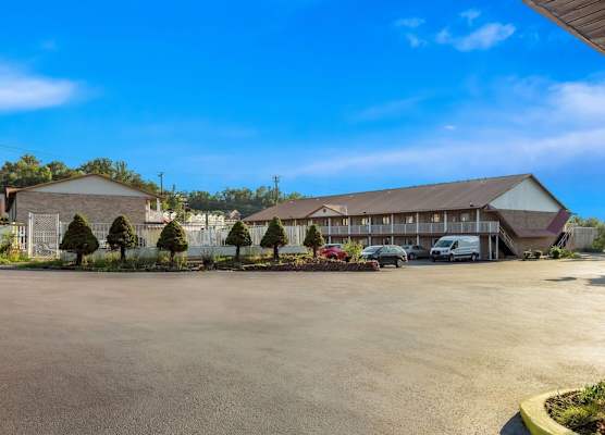 Days Inn by Wyndham Huntington 1