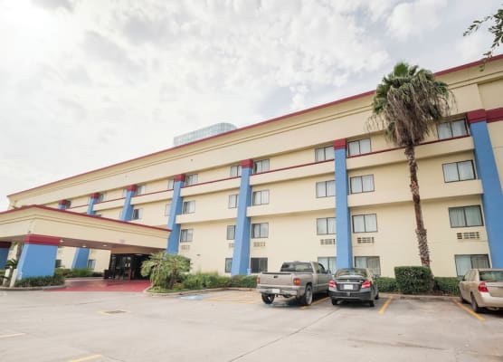 OYO Townhouse Houston Airport North 1