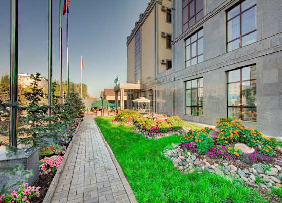 Garden Hotel 1