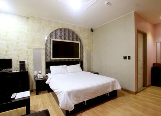 One Motel 1