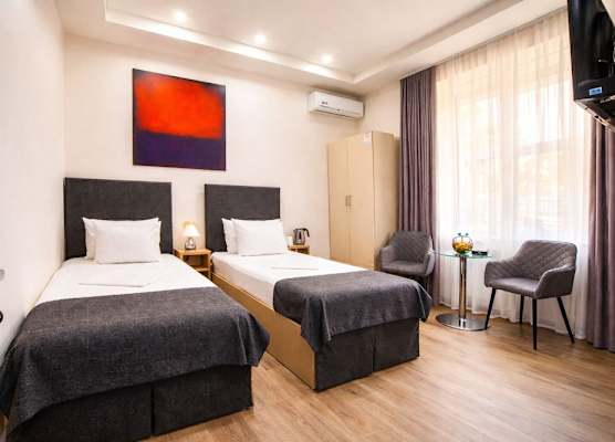 Elysium Gallery Hotel 1
