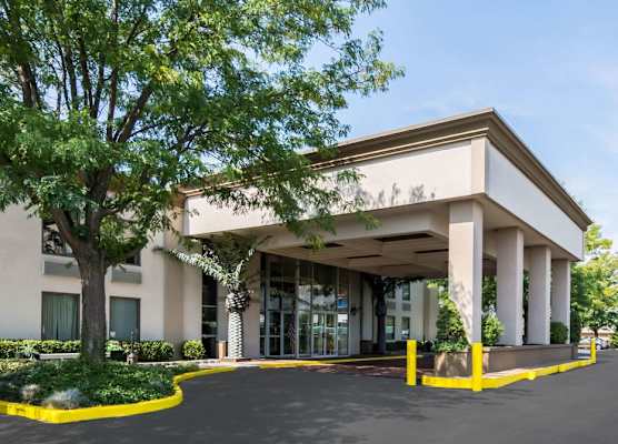 Plaza Inn & Suites 1