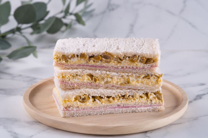 Sabor Jamón, huevo y aceitunas — sándwich de miga Olsen
