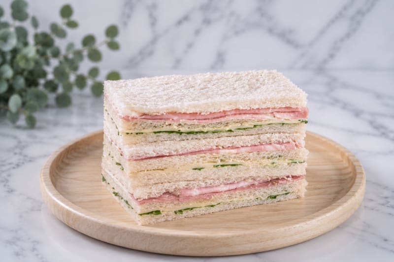 Sabor Mortadela, queso, rúcula y pesto — sándwich de miga Olsen