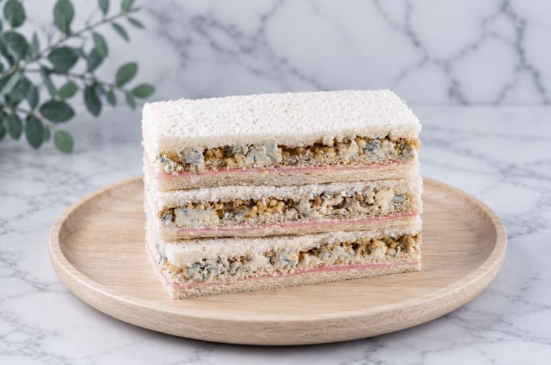 Sabor Jamón y roquefort con nueces — sándwich de miga Olsen