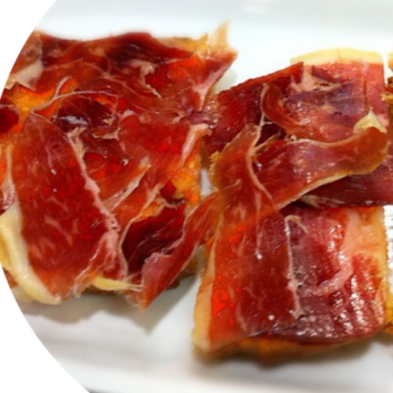 Tostada Teruel (1ud) Una  Rebanada de Pan con Tomate Natural Rallado, Jamón Serrano 12 meses de Curación y Aceite Oliva Virgen Extra