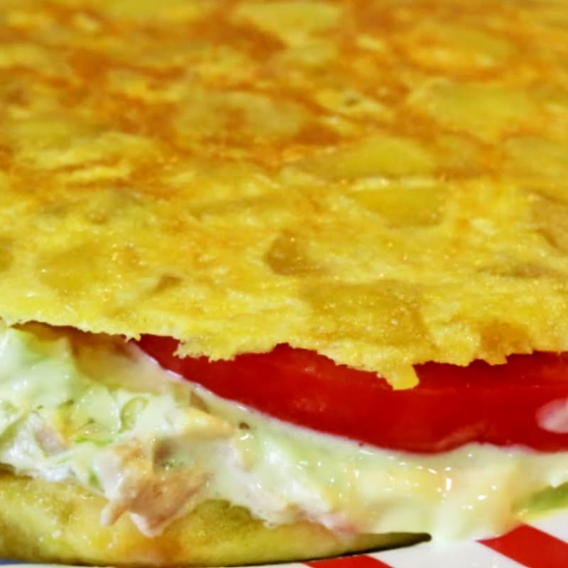 Pintxo Tudela Vegetal (1ud) Tortilla Tradicional rellena de Salsa Suave, Lechuga, Tomate y Cebolla,  Pimientos, Natural y Sana