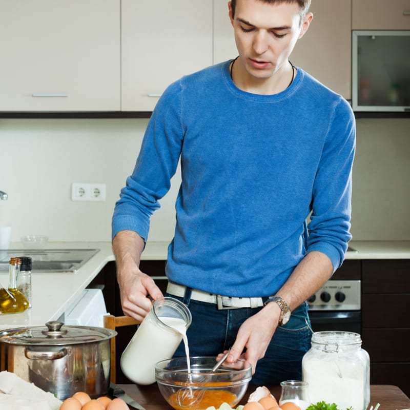 Menú Mendillorri, Zumo Natural Naranja recien Exprimida Vaso 200 cc + Bebida Caliente o fria +Tostada Premium (1ud) + Dulce de Pastelería