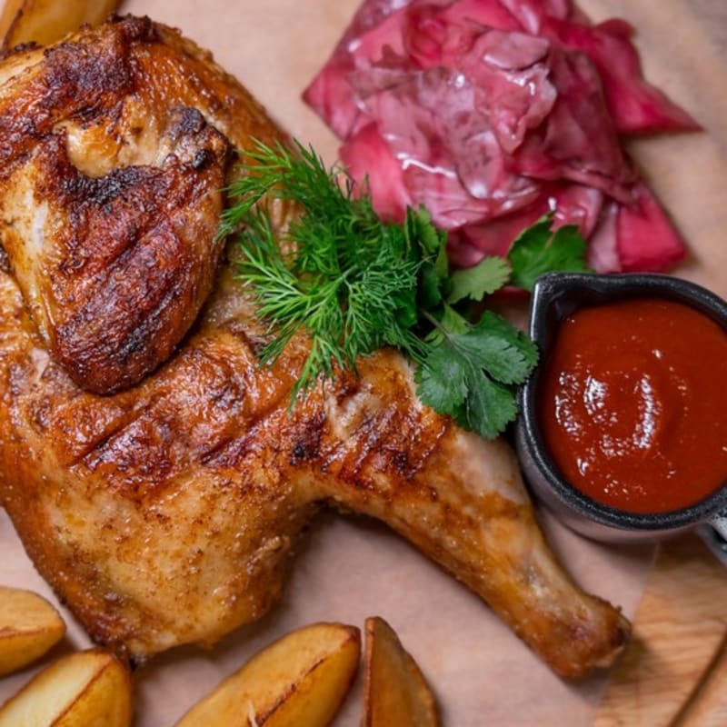 POLLO ASADO A LA CERVEZA (1/2pollo)a la Cerveza con Acompañamiento de patatas Fritas (100gr)