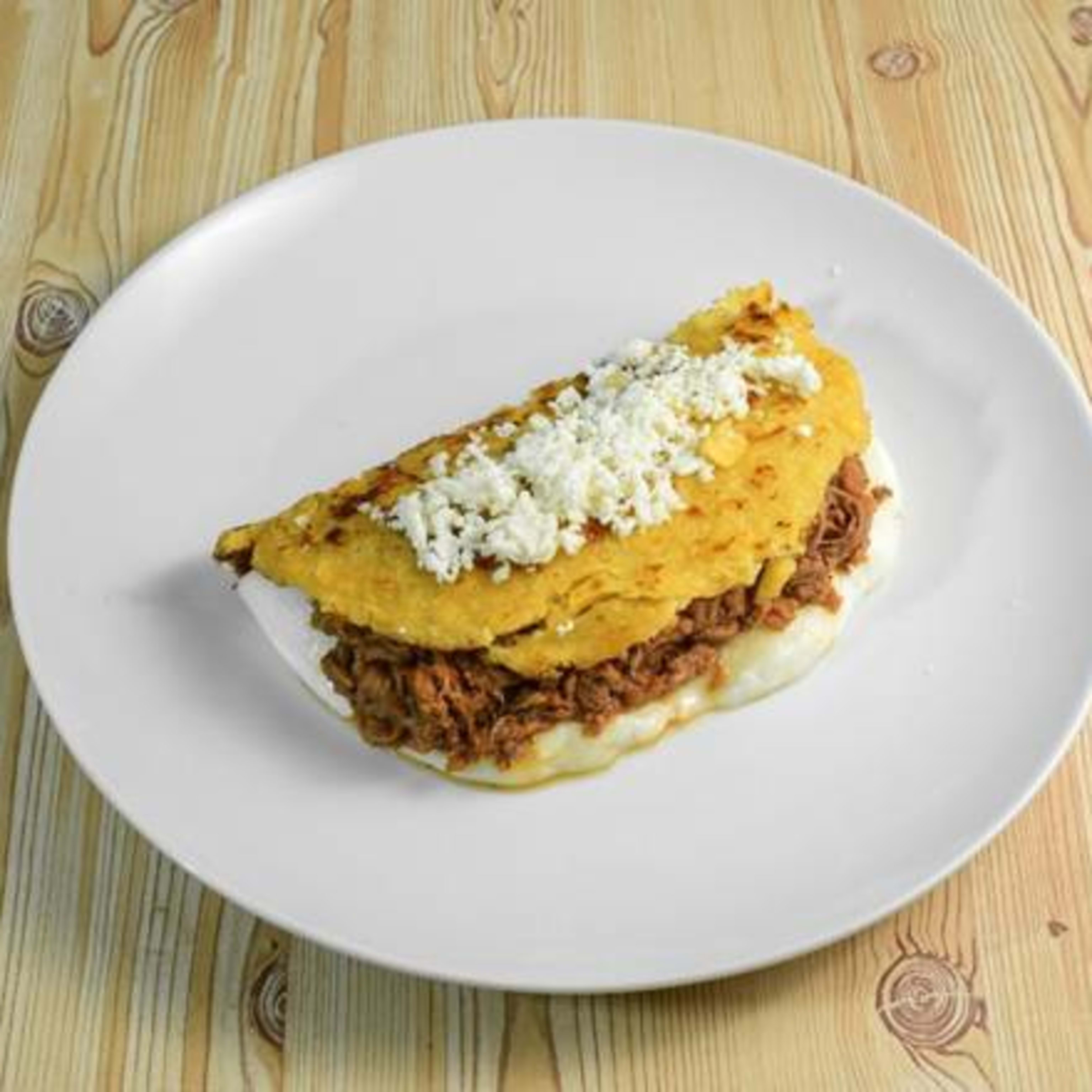 Cachapa De Queso De Mano Y Carne Mechada
