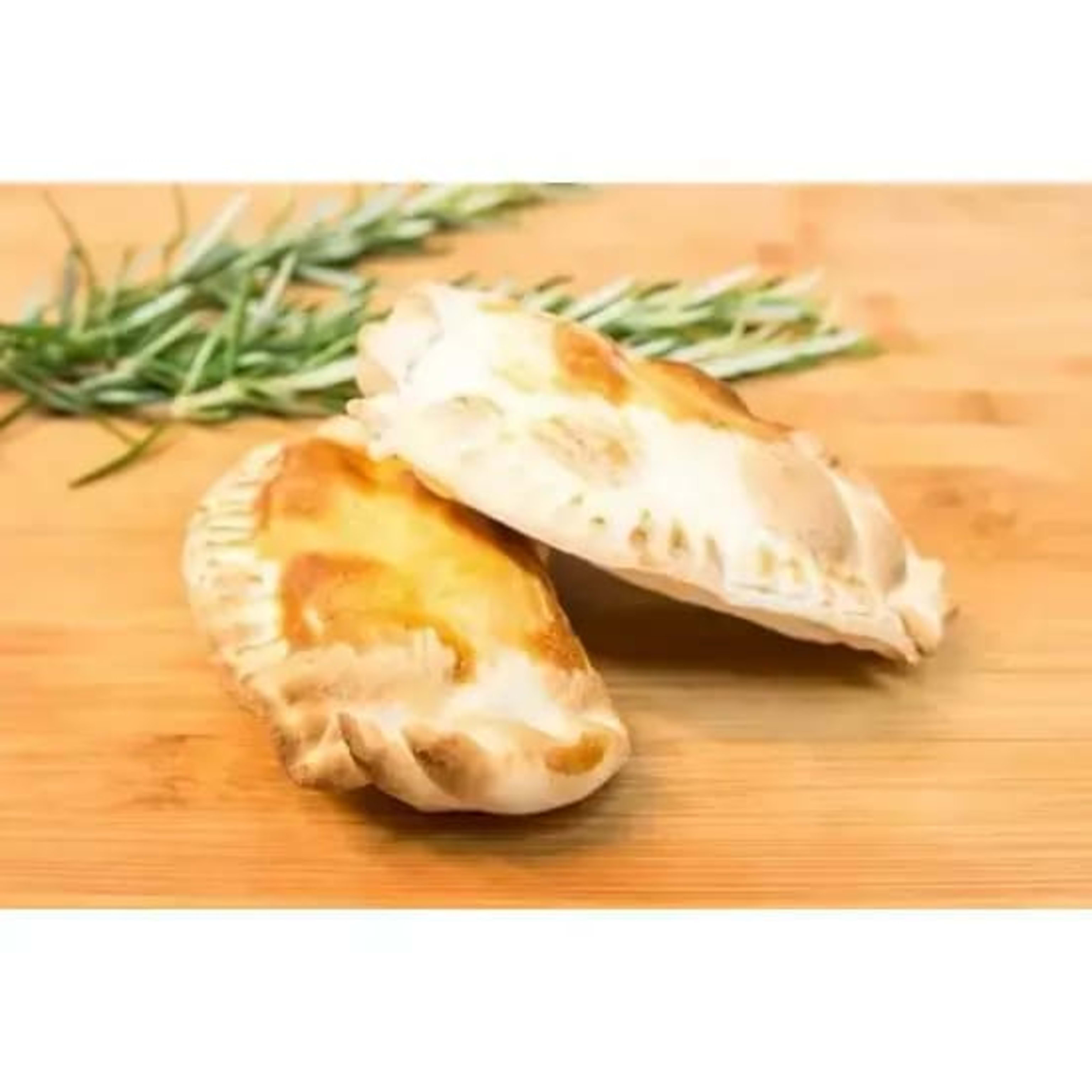 Empanada De Tomate-Queso-Albahaca 