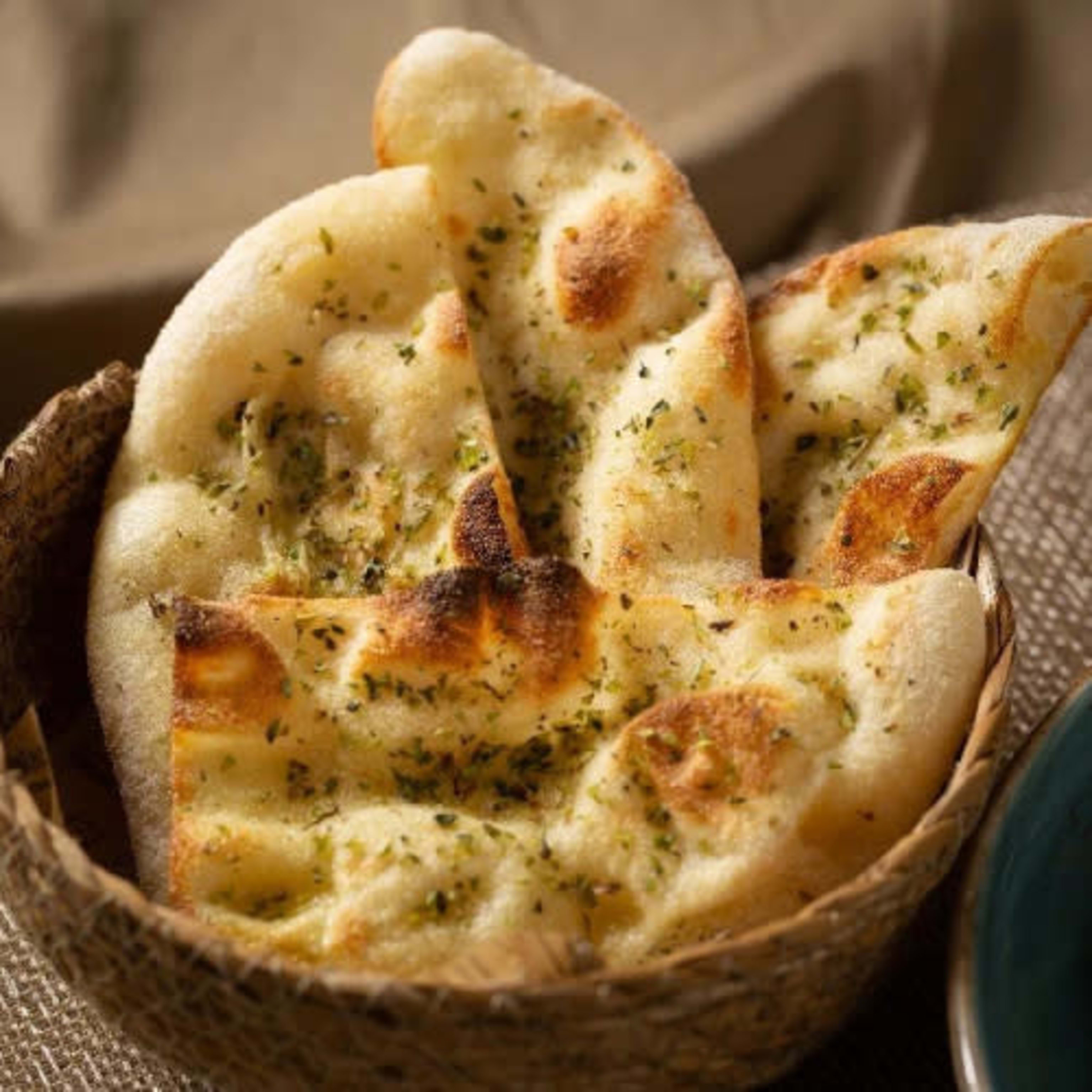Focaccia Con Tomillo Y Aceite De Ajo