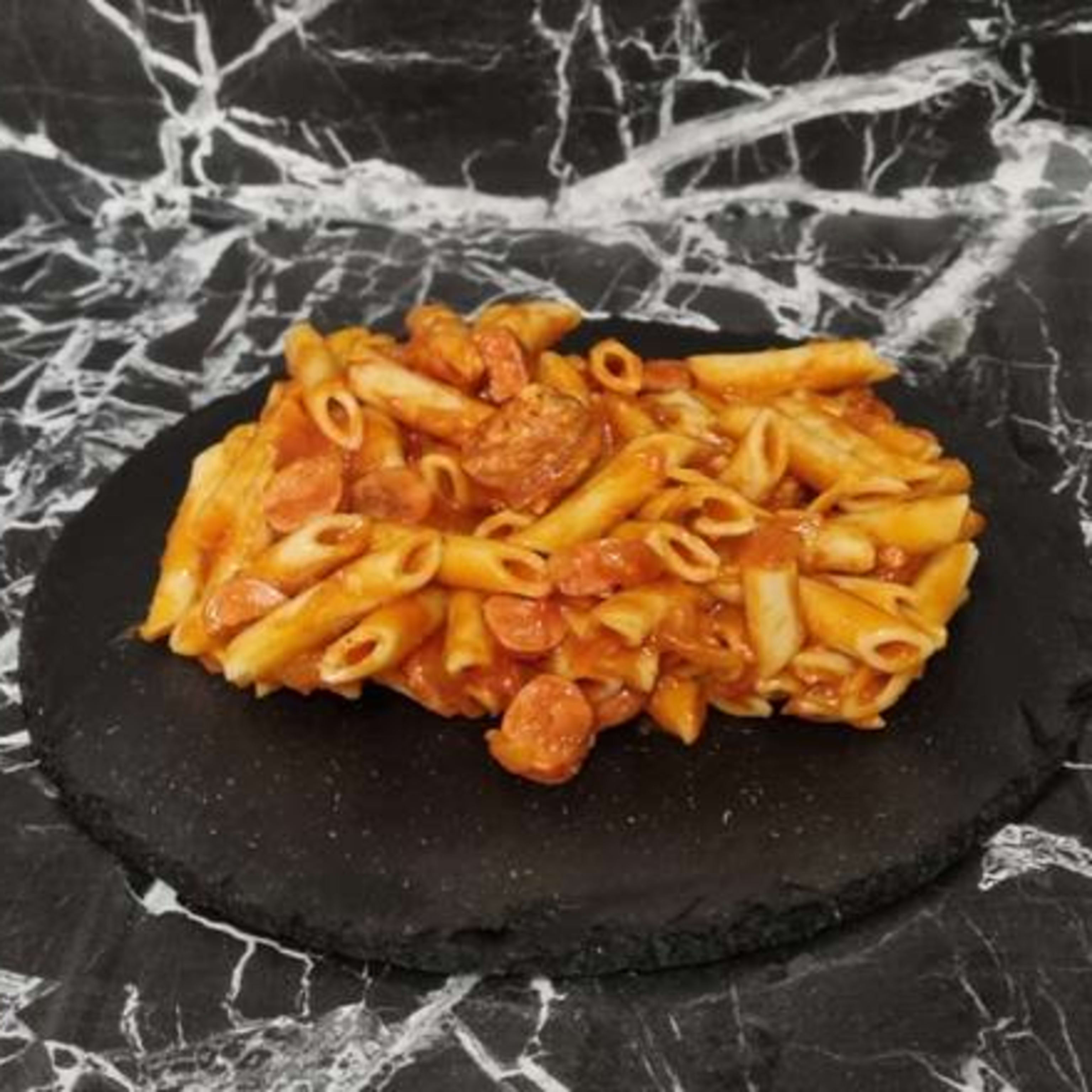 Macarrones con Chorizo Y Salchicha