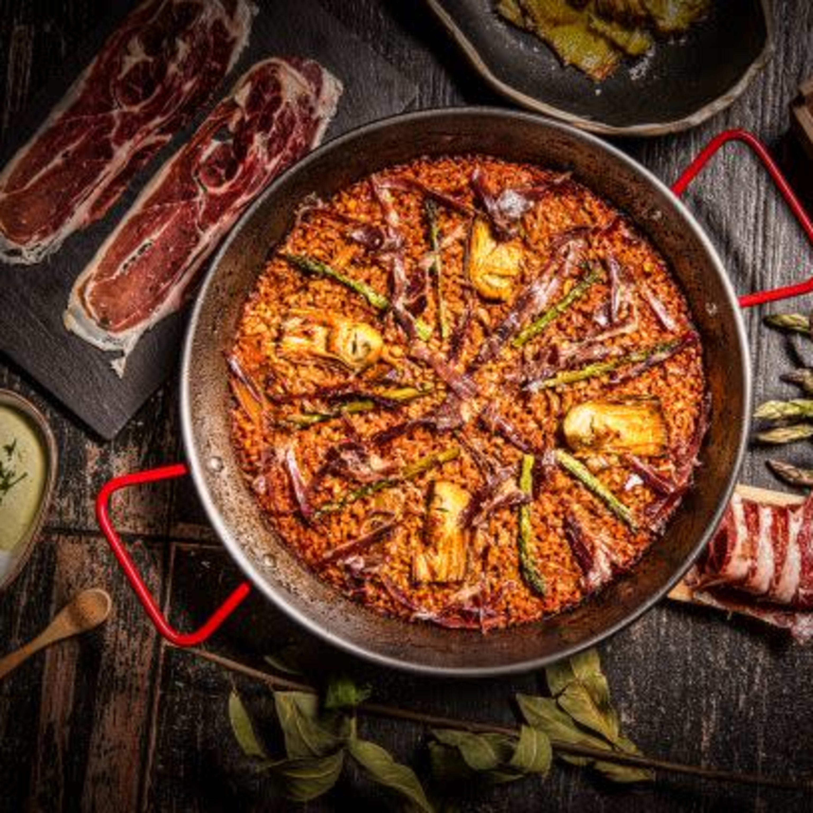Arroz de alcachofas, jamón ibérico y puntas de triguero 