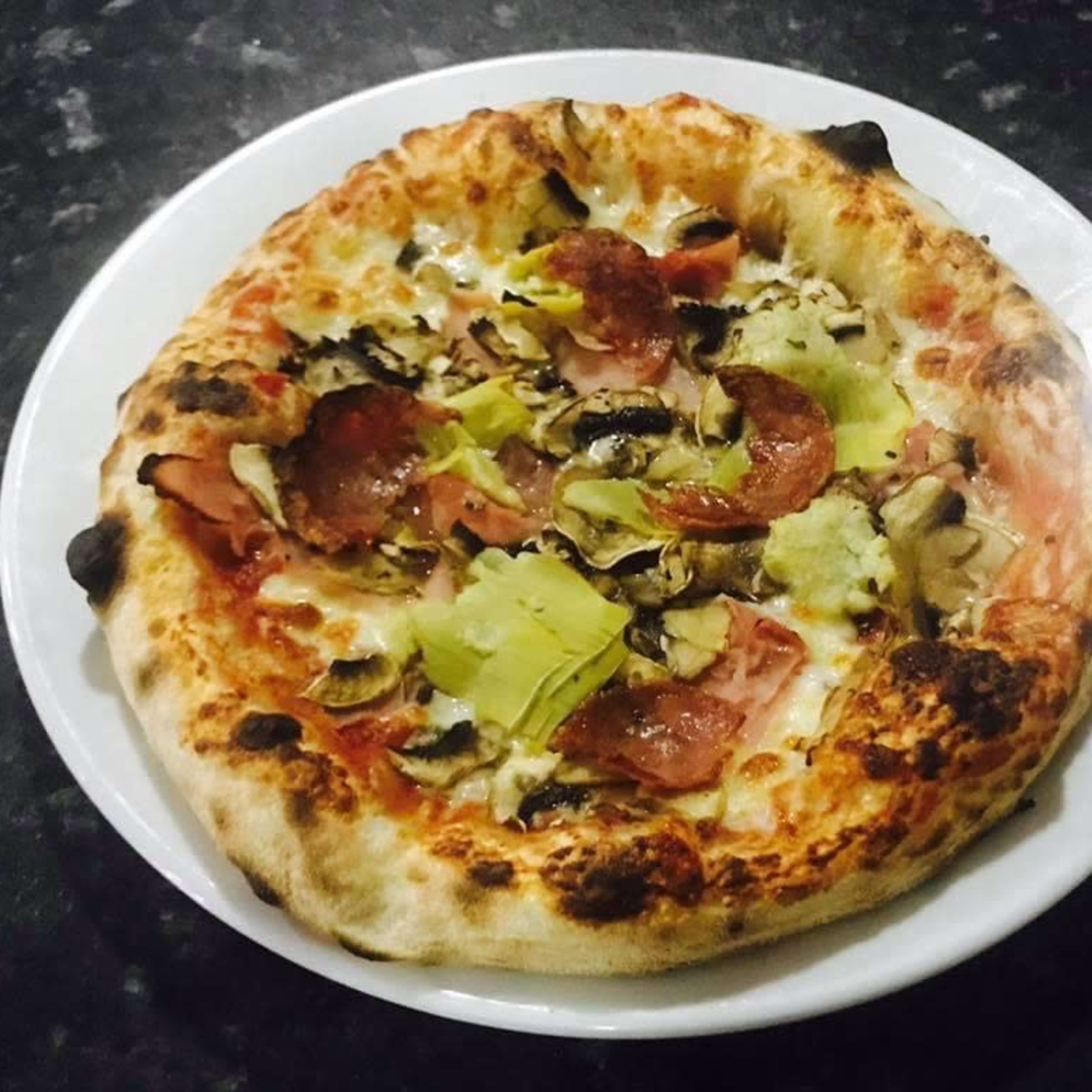 Pizza Capricciosa Média