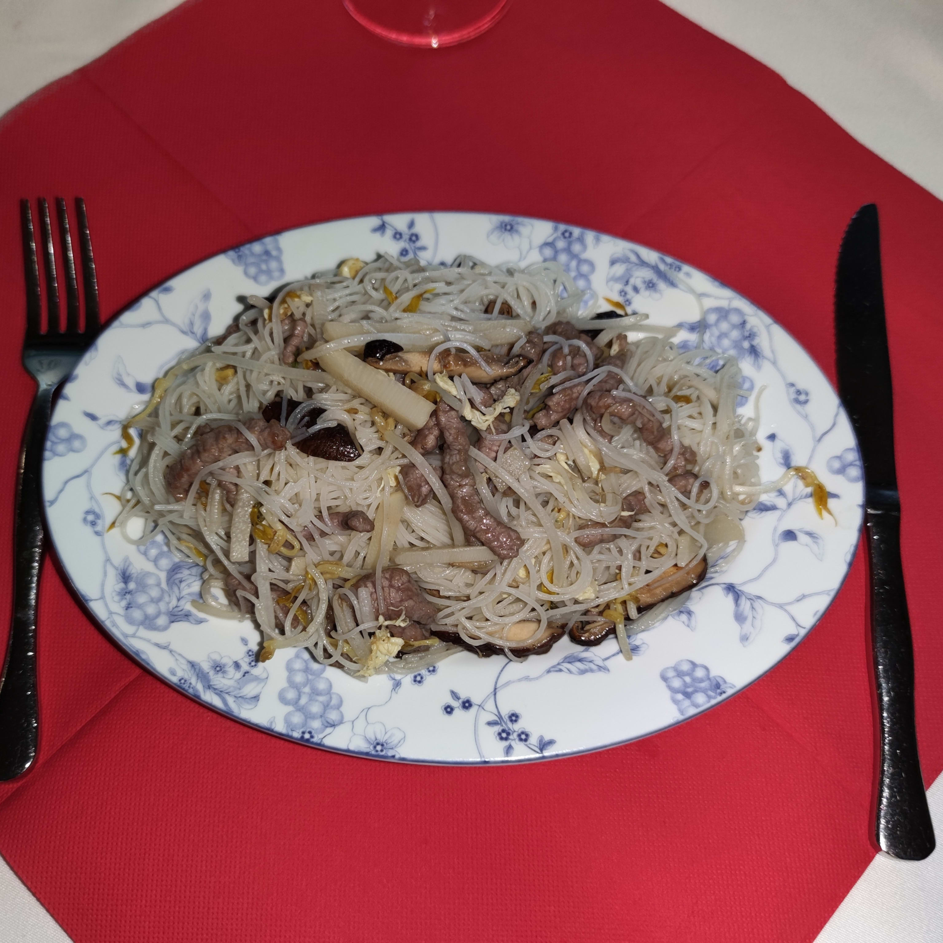 26C. Fideos de Arroz con Ternera sin gluten