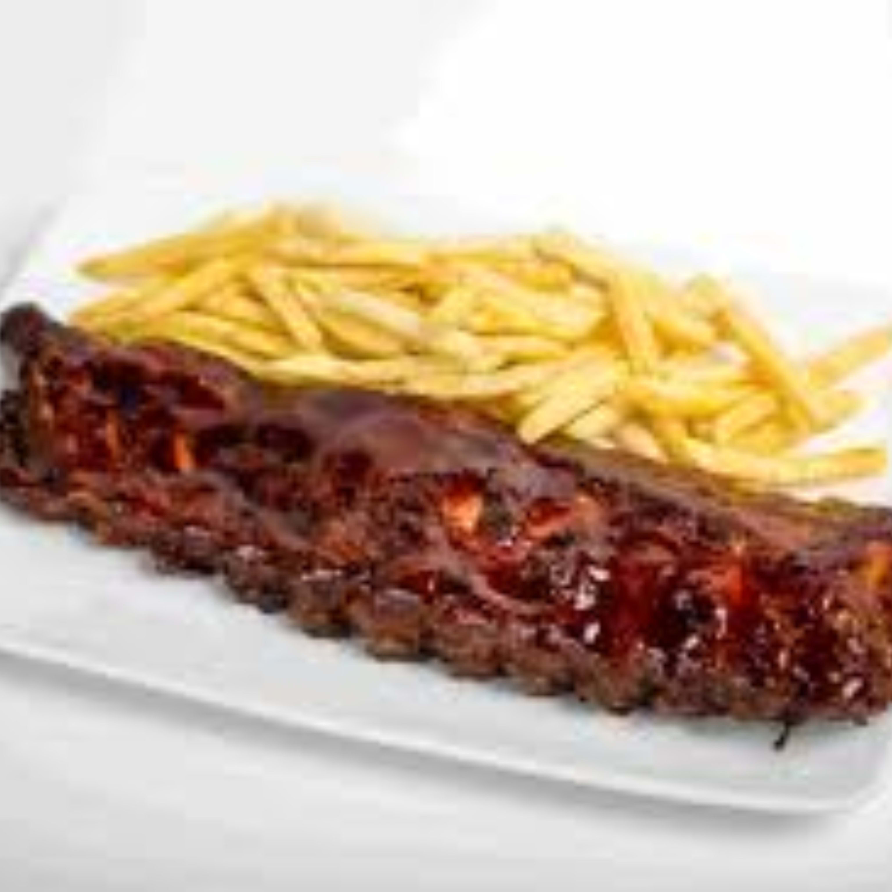 Costilla a la barbacoa con patatas