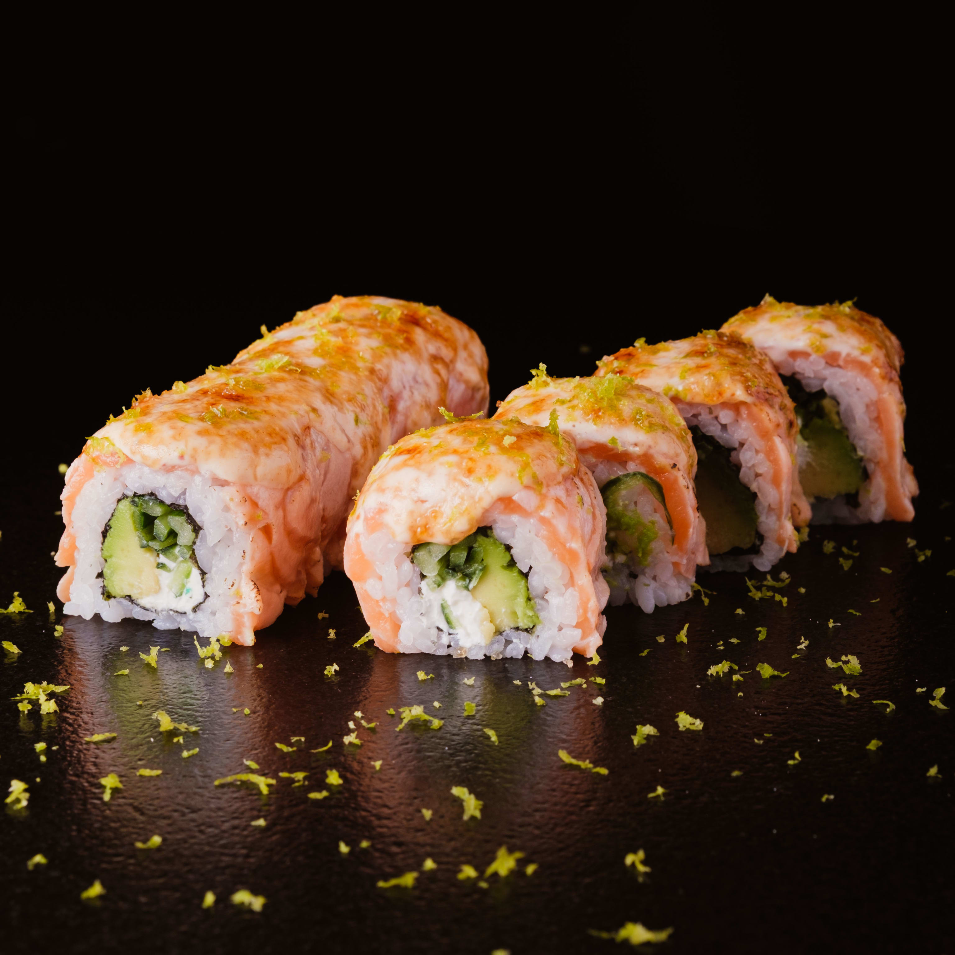 Uramaki de Salmón Caramelizado con lima- 8 piezas