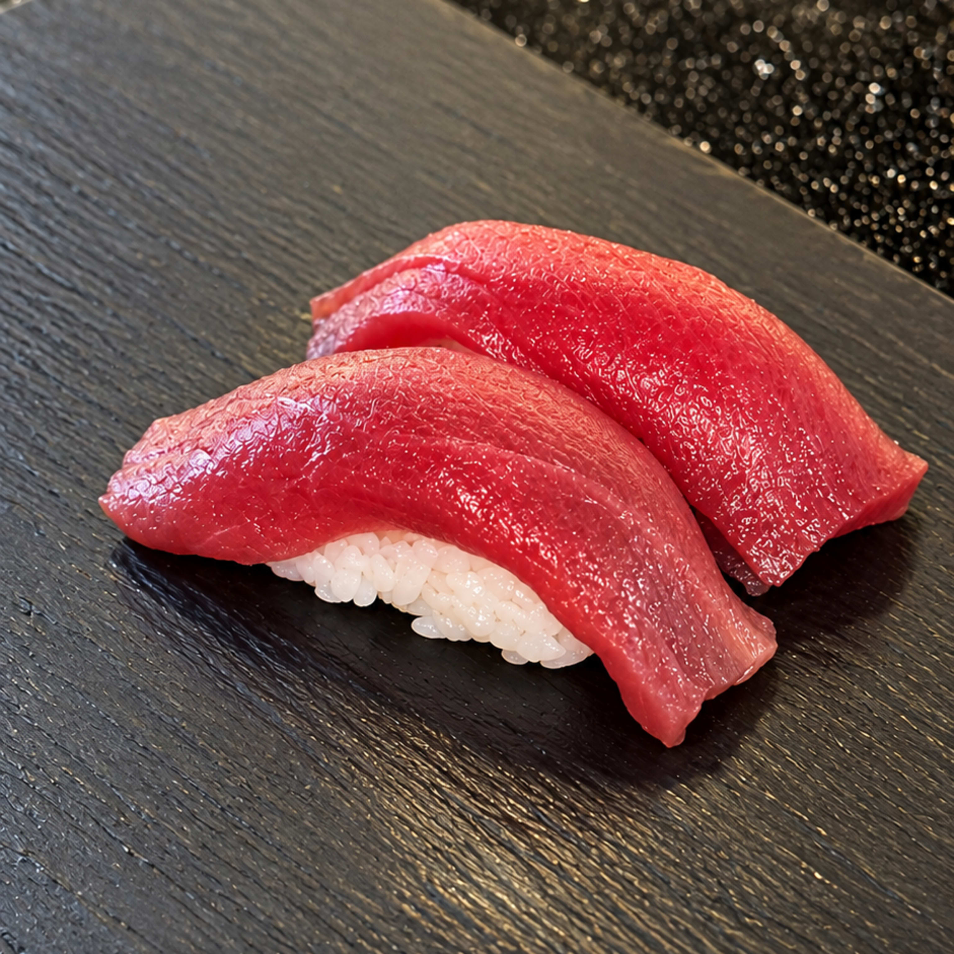 805-NIGIRI ATÙN BRASEADO/ROASTED TUNA (2 PCS)  D
