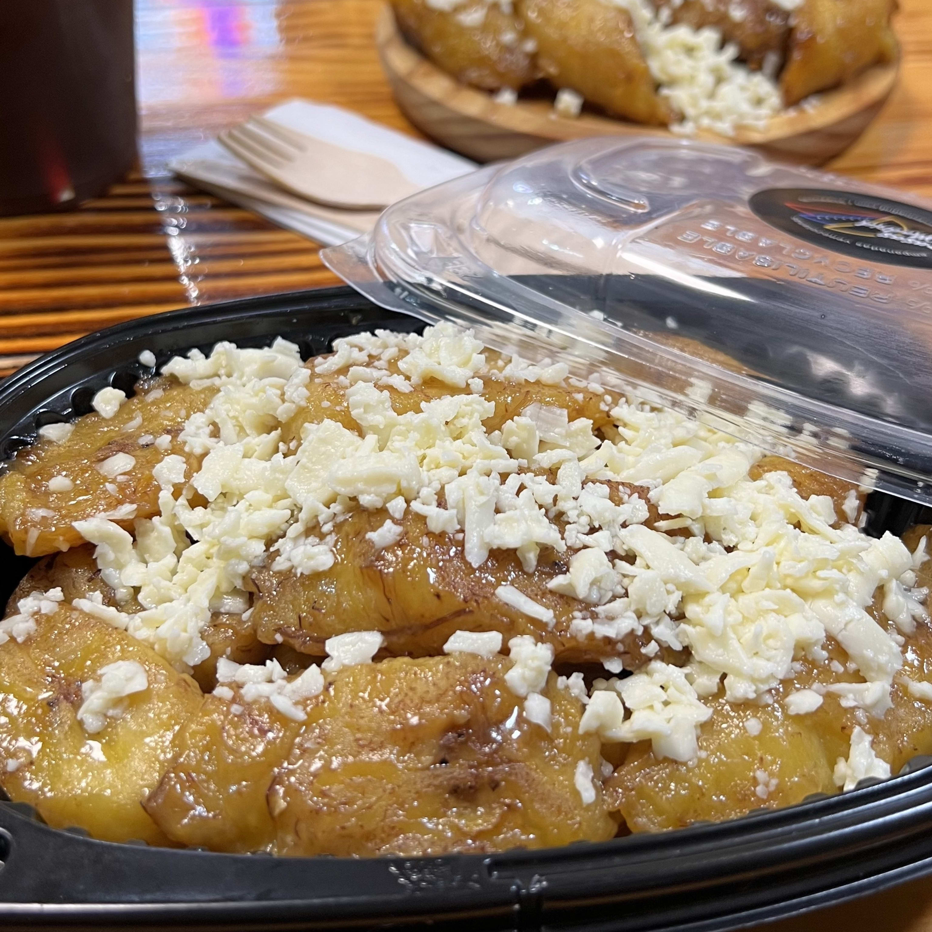 Tajadas con queso blanco
