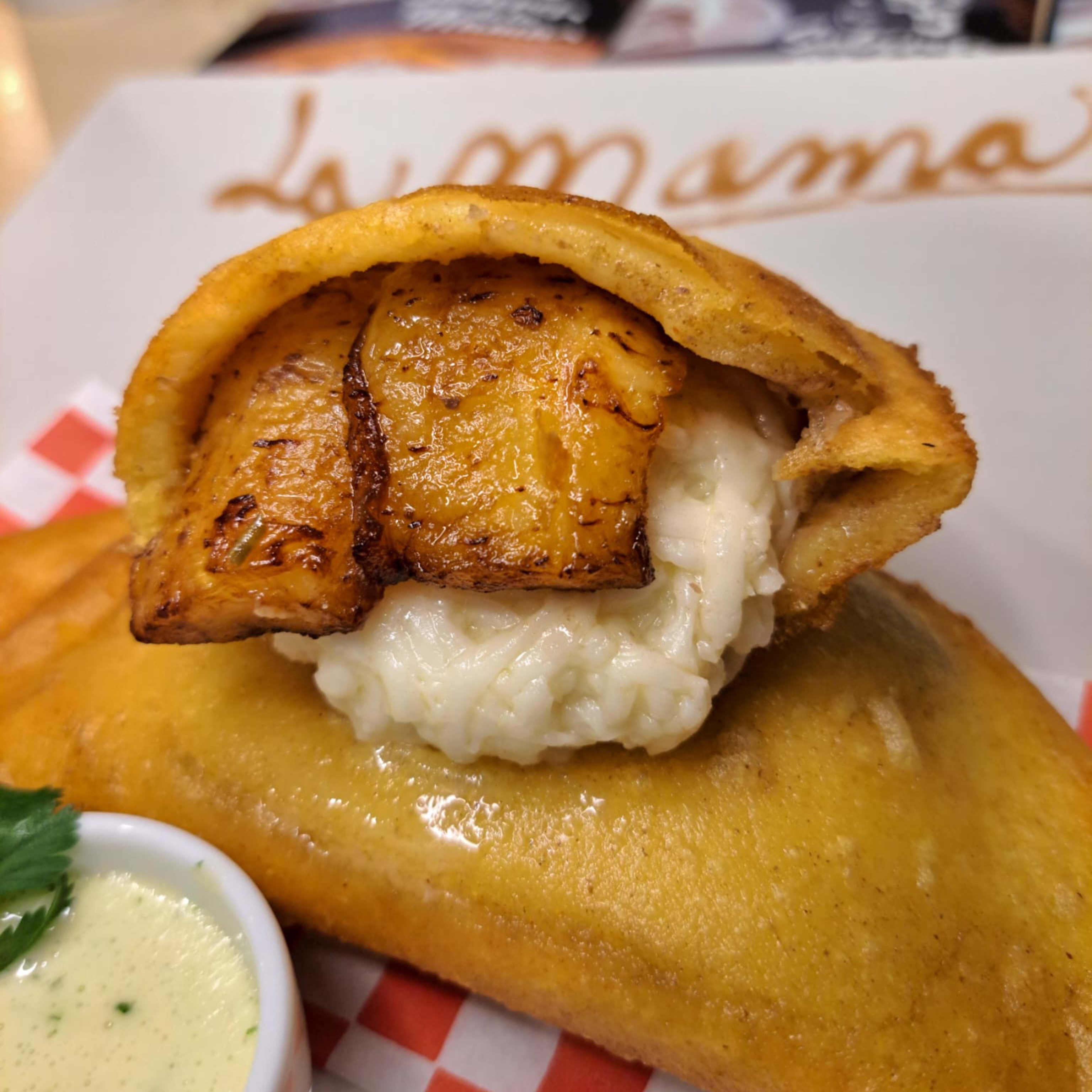 Empanada De Plátano Y Queso