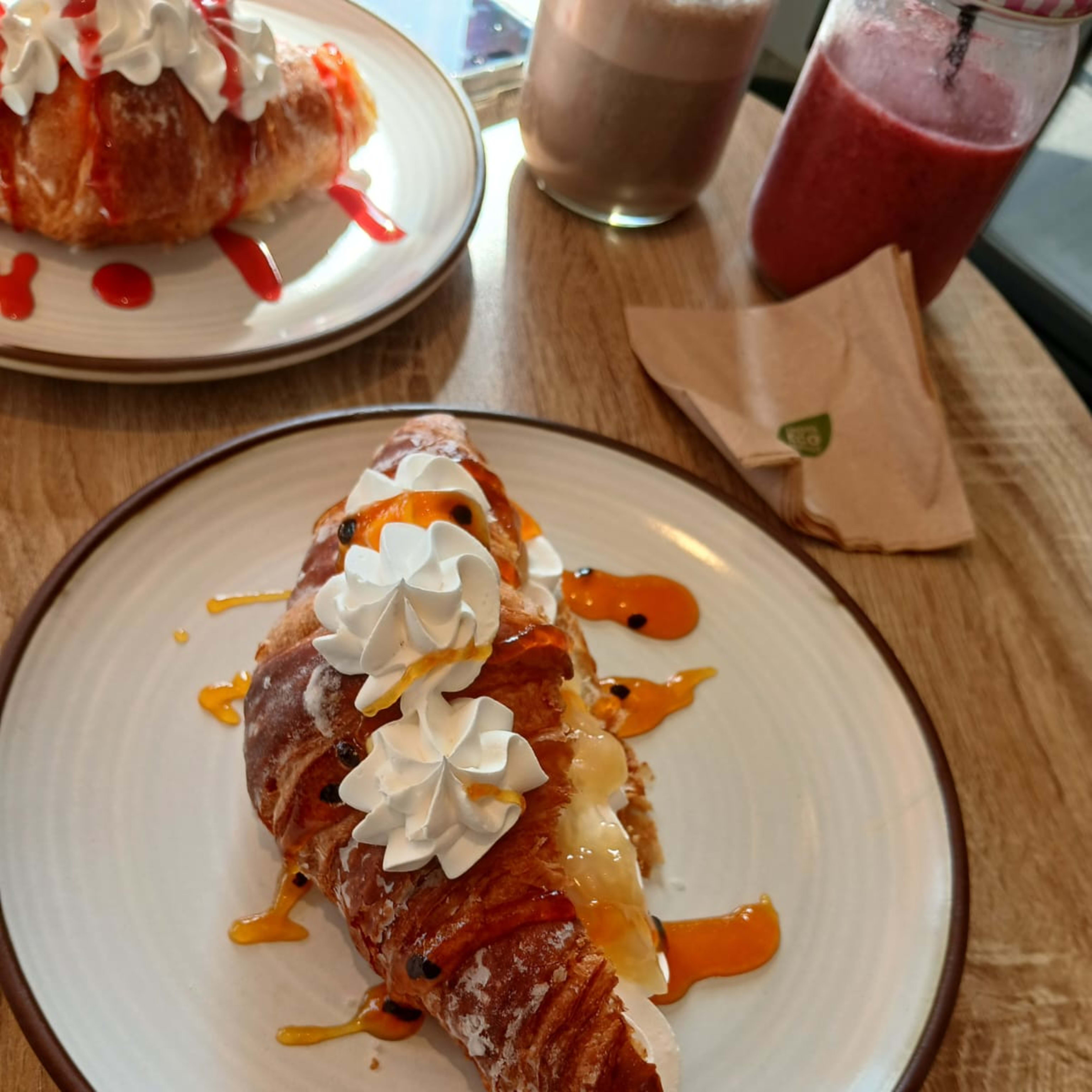 Croissant relleno de Nata y frutos rojos