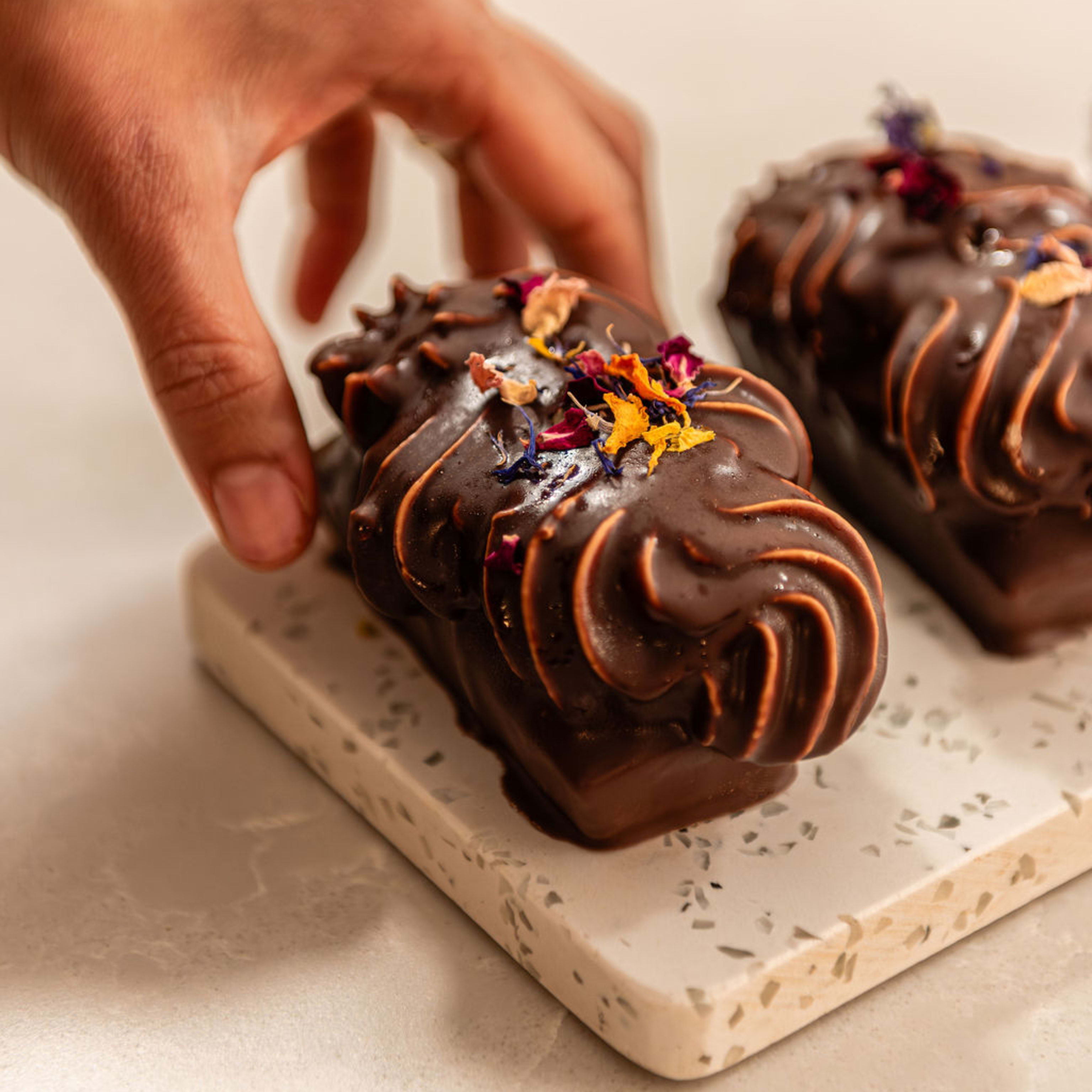 Plumcake de chocolate con praliné de frutos secos sin gluten