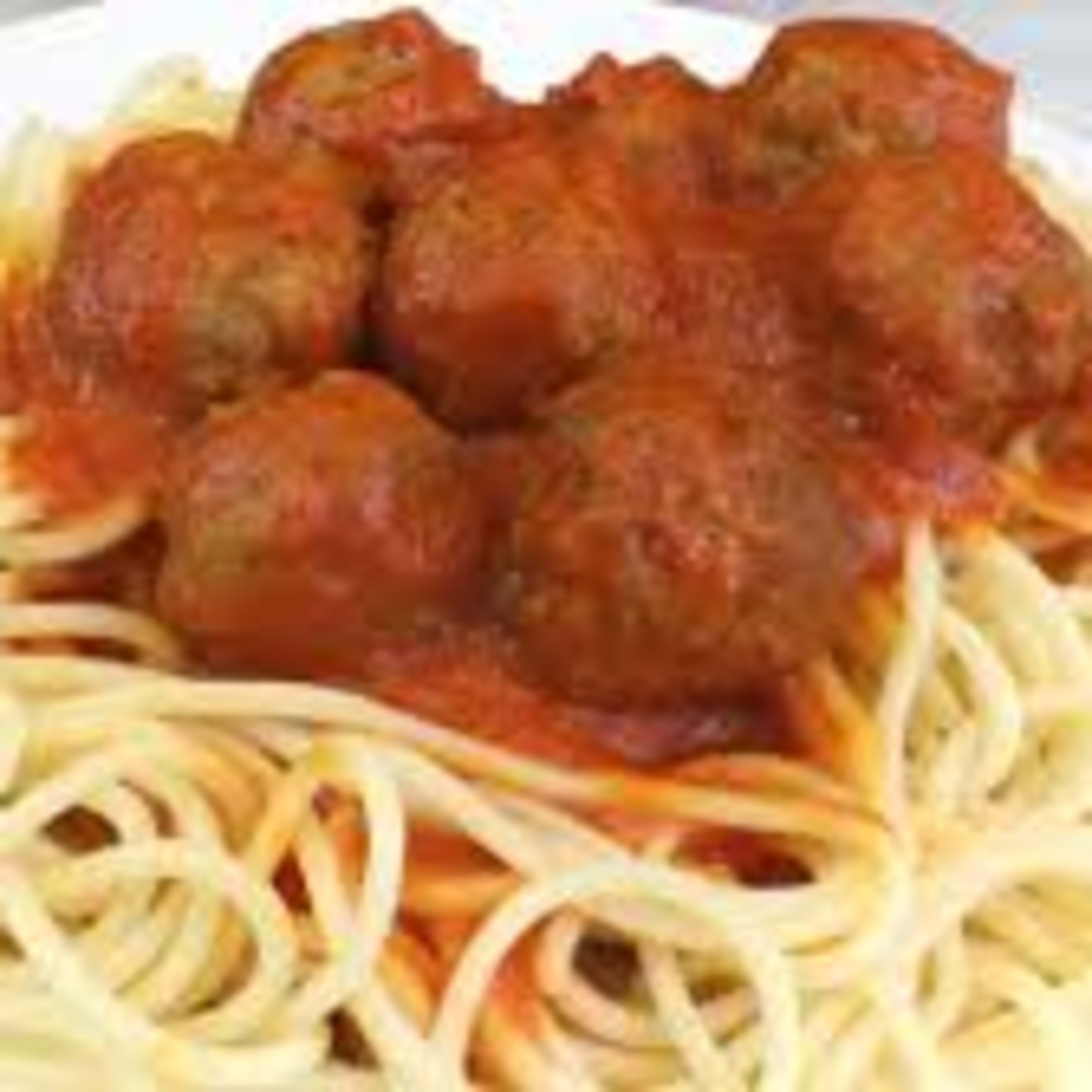 Espaguetis con albóndigas
