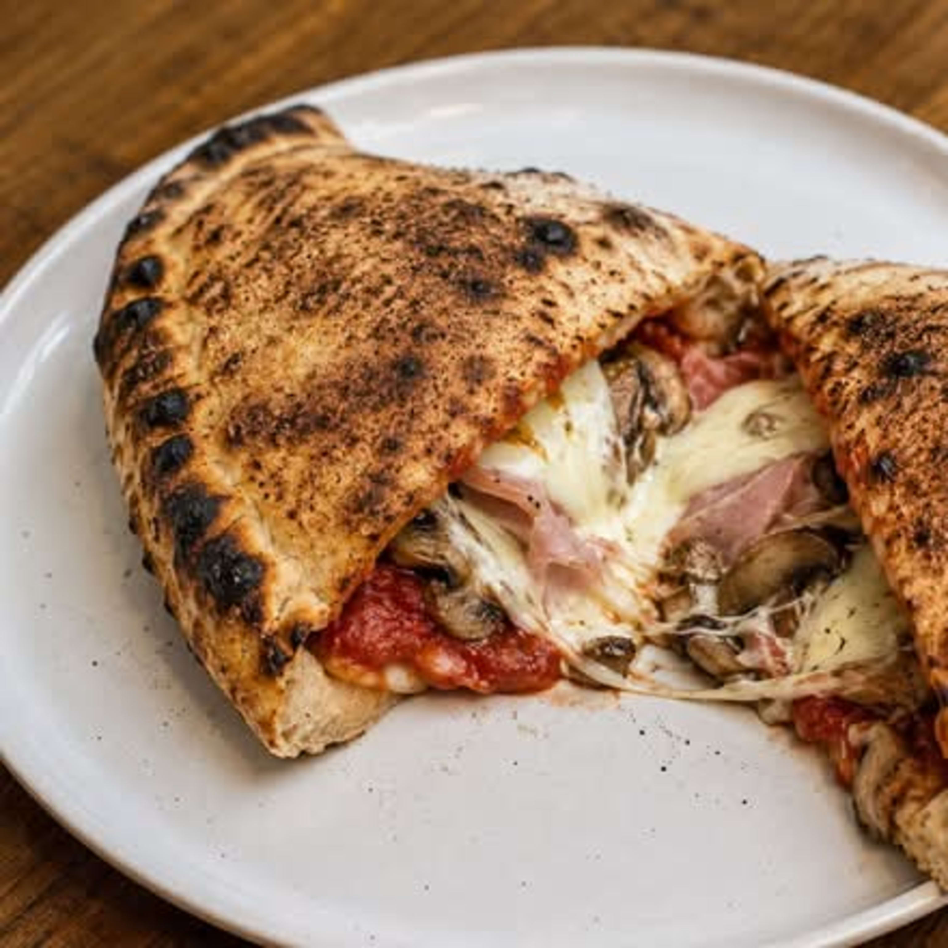 Pizza Calzone + BEBIDA
