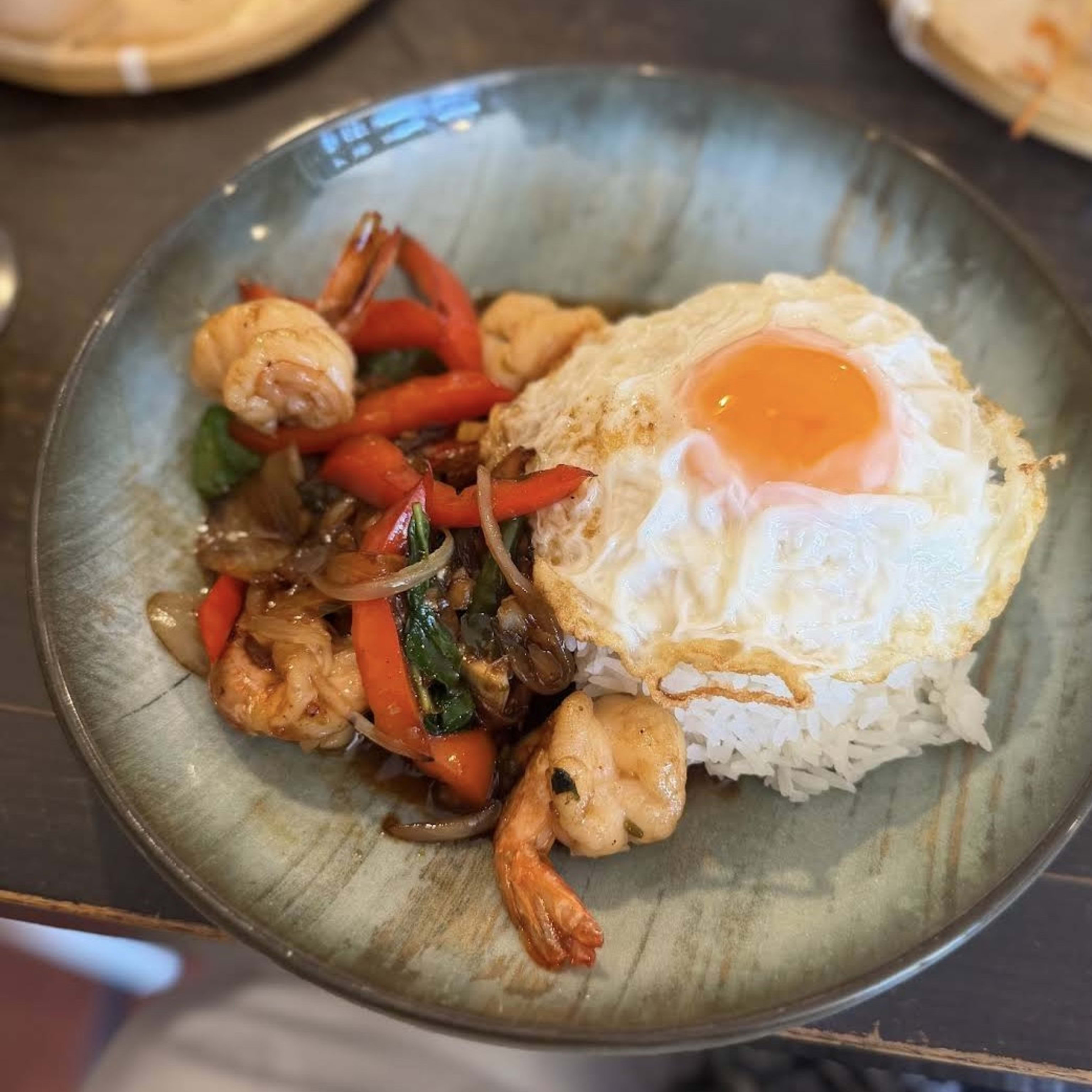 Pad Krapao Gambas