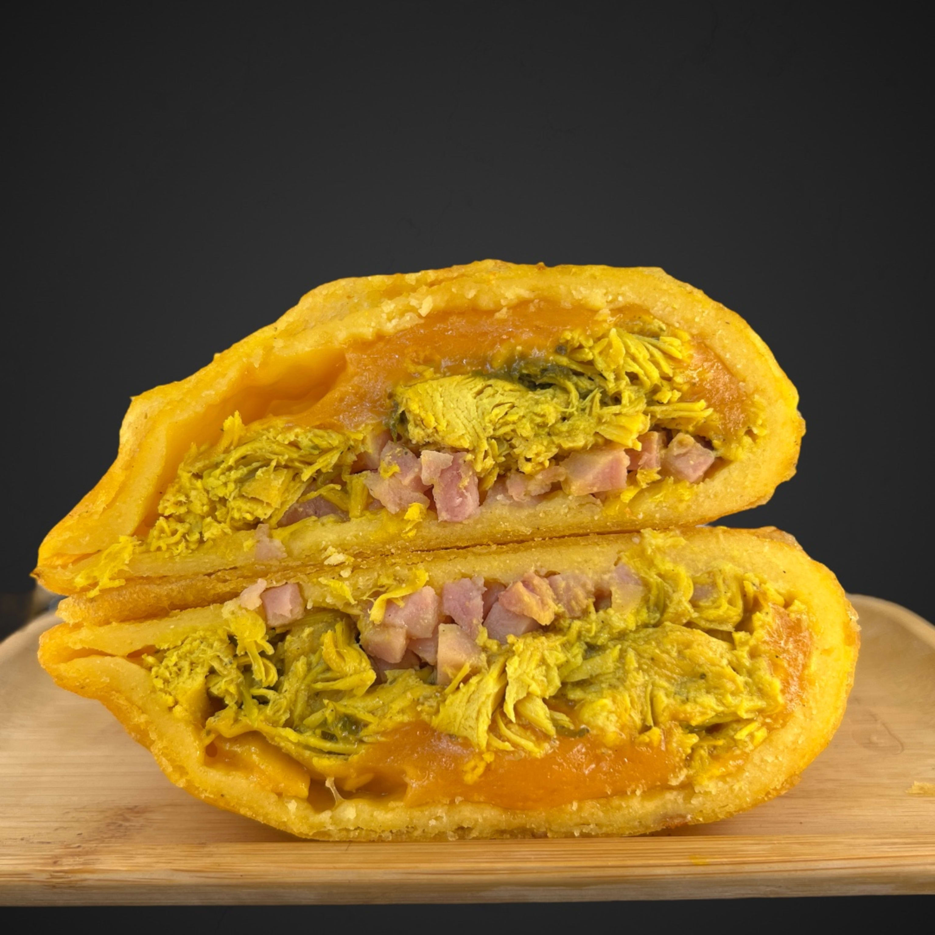 Empanada  cordon bleu de pollo