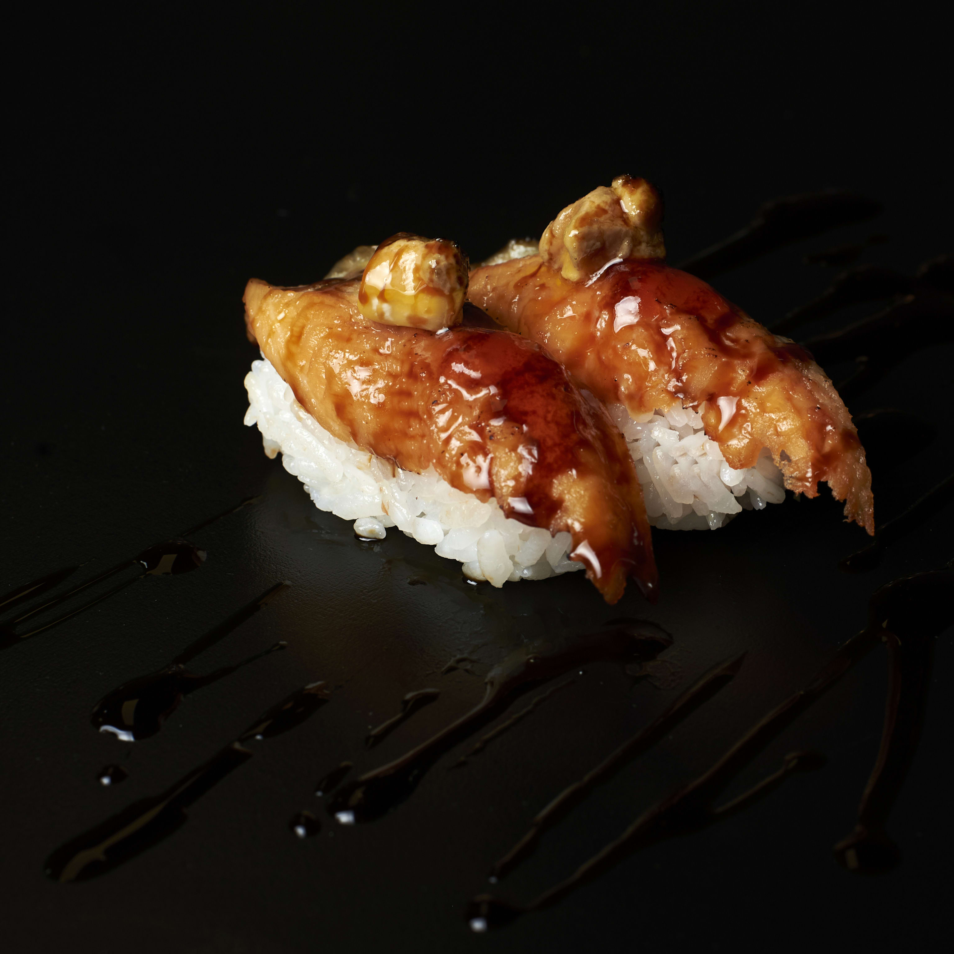 Nigiri de Anguila con Confitura de Tomate y Foie
