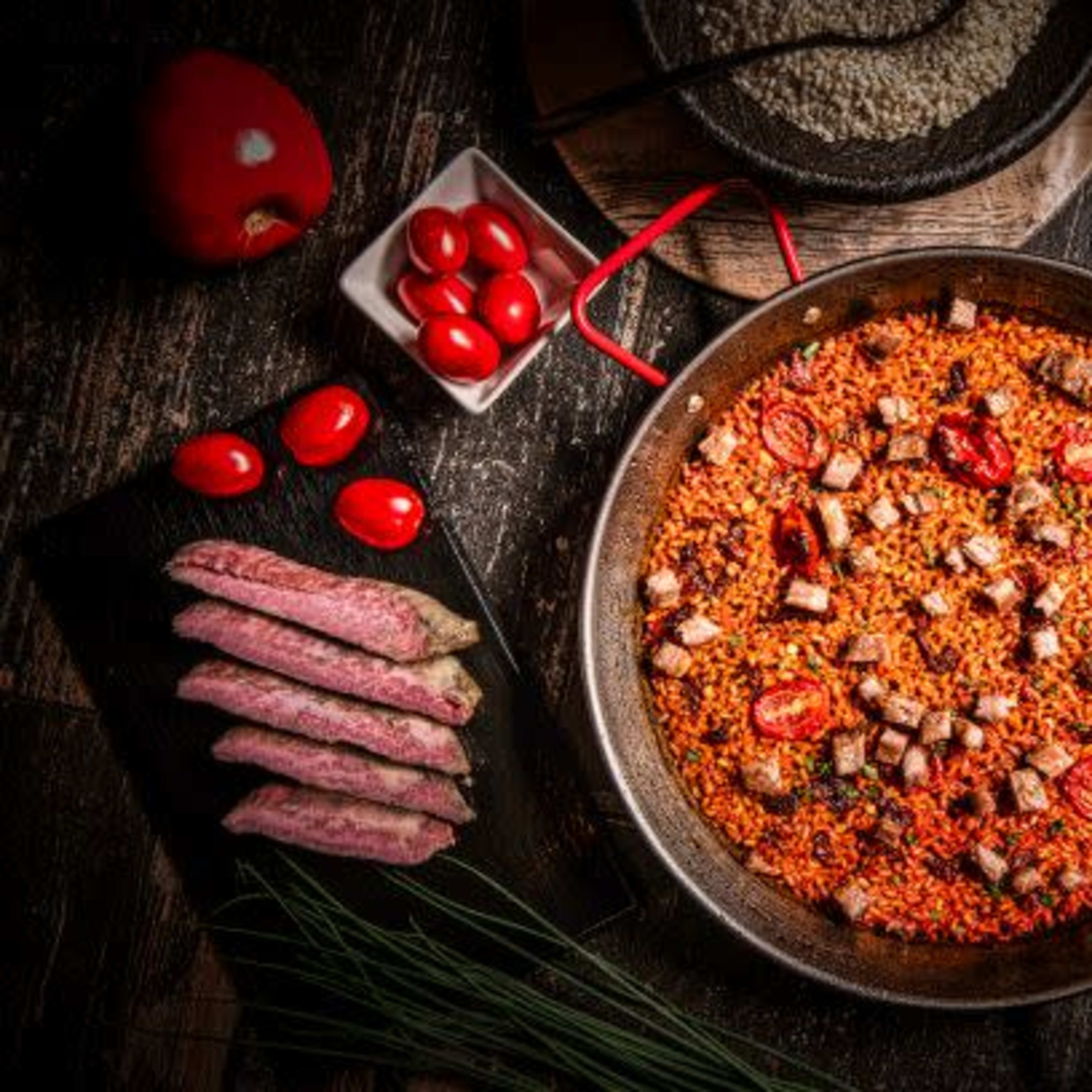 Arroz de secreto ibérico y tomate natural confitado