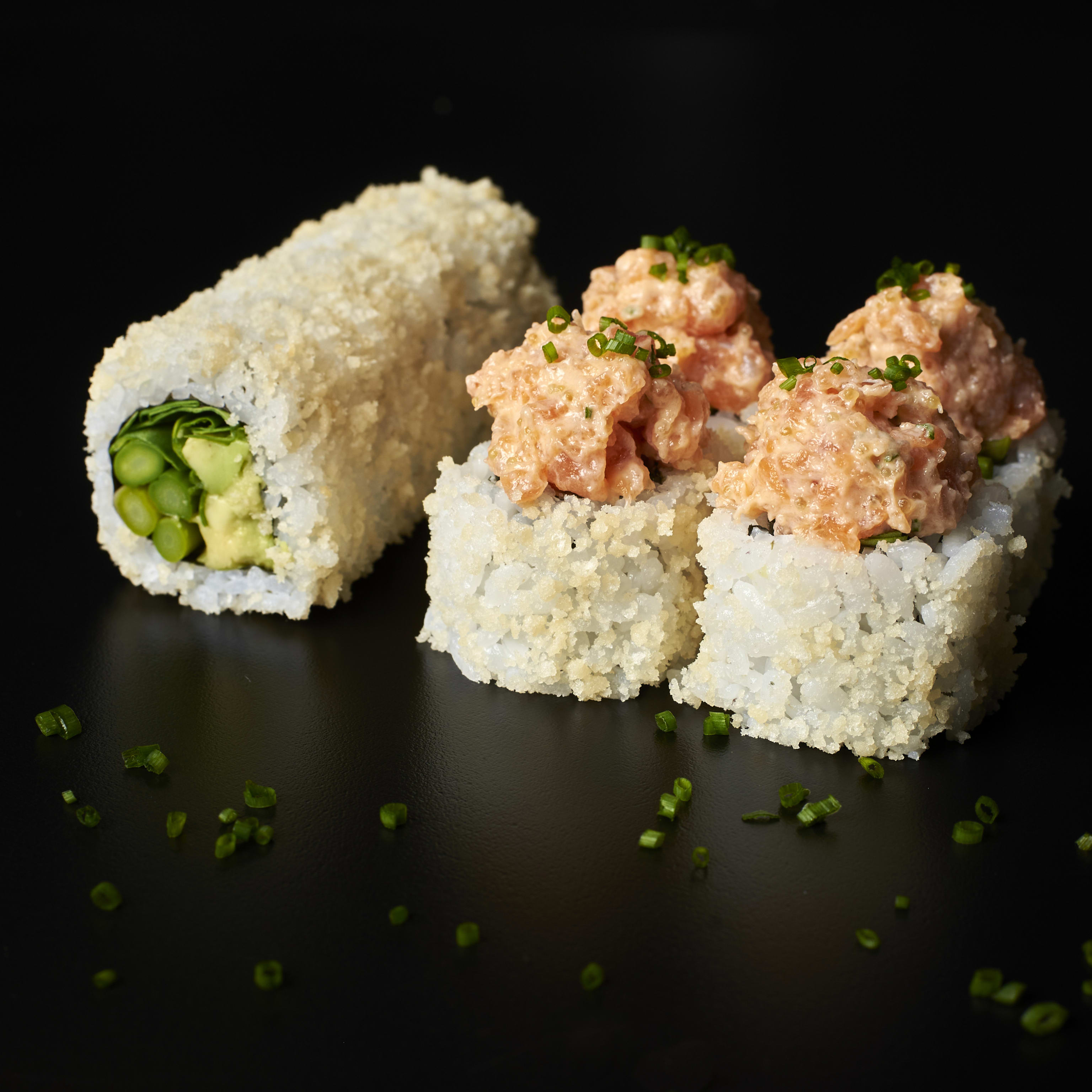Uramaki de Tartar de Salmón con Crujiente de Tempura - 8 piezas