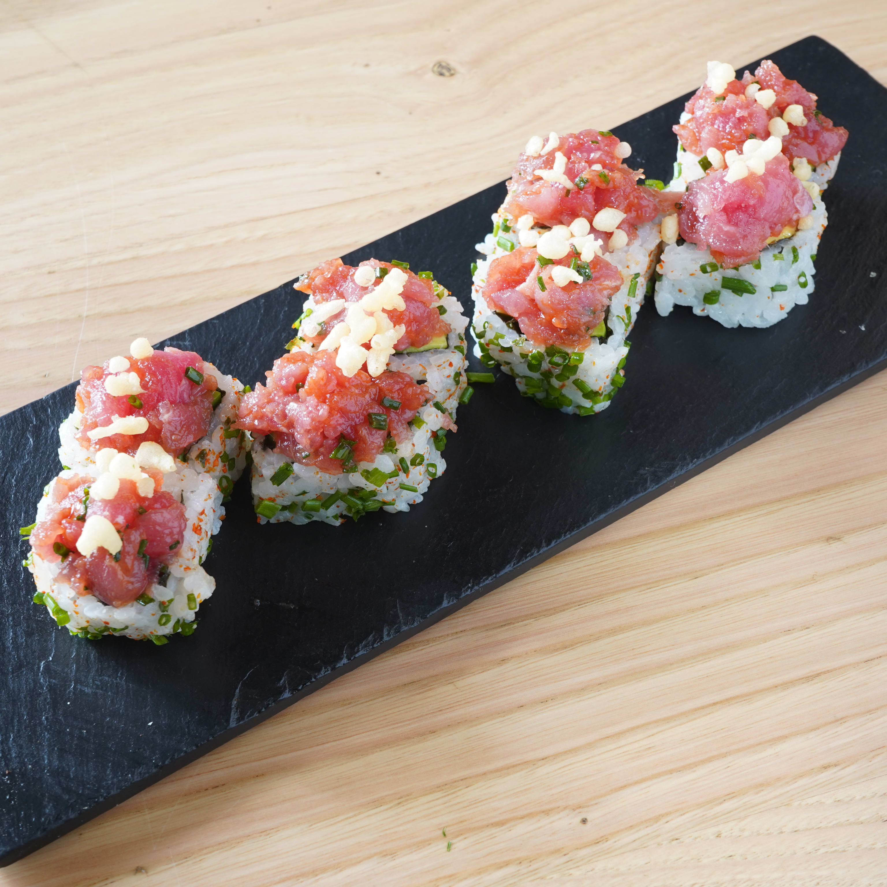 Atun dinamita roll