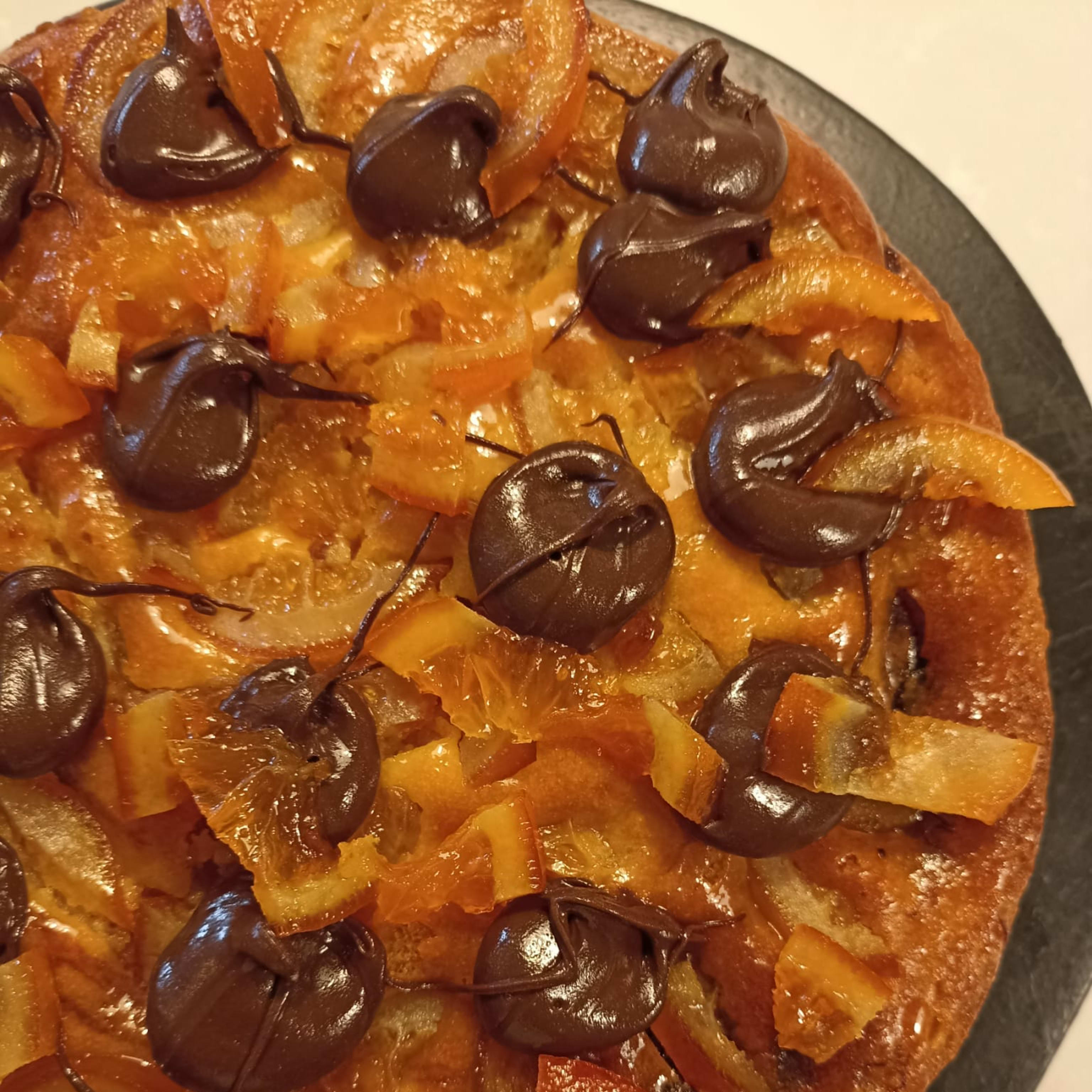 Porción tarta naranja con chocolate